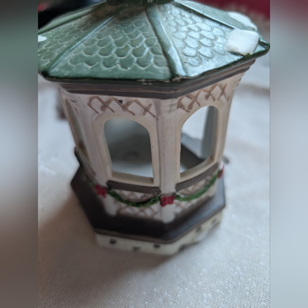 Lemax Gazebo - Picture 4 of 7